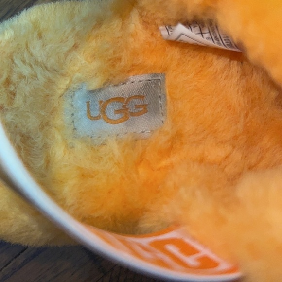 UGG Oh Yeah Sheepskin Slide Sandal
Slippers In California Poppy Size 6 US - Picture 6 of 14